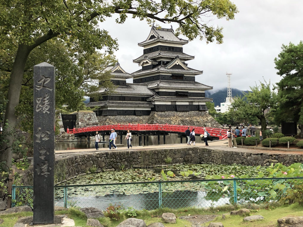 長野県松本市丸の内にある日本１００名城の『松本城』で御朱印とスタンプをいただきました。